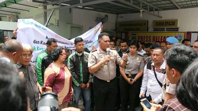 Sambil Menangis, Orangtua Pembegal Sopir Grab Minta Jasad Anaknya