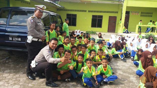 Peringati HUT Lalulintas, Personel Polsek Delitua Kunjungi Panti Asuhan di Medan Johor