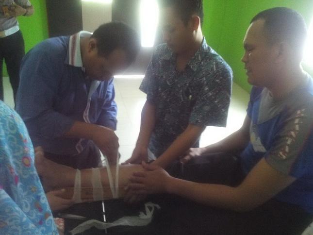 Pengendara Sepedamotor Tabrak Polisi yang Sedang Razia