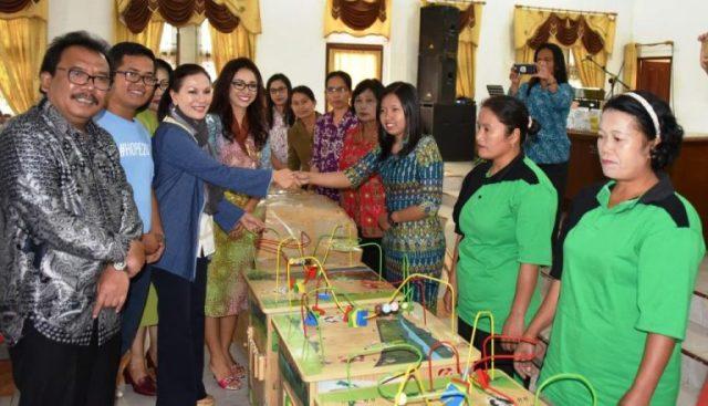Komunitas The Hope Serahkan Bantuan APE ke Pemkab Humbahas 