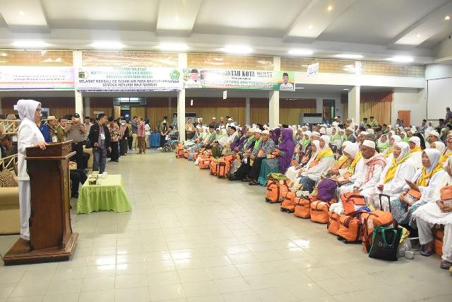 Wagubsu Sambut Kepulangan Jemaah Haji Kloter 1 Embarkasi Medan