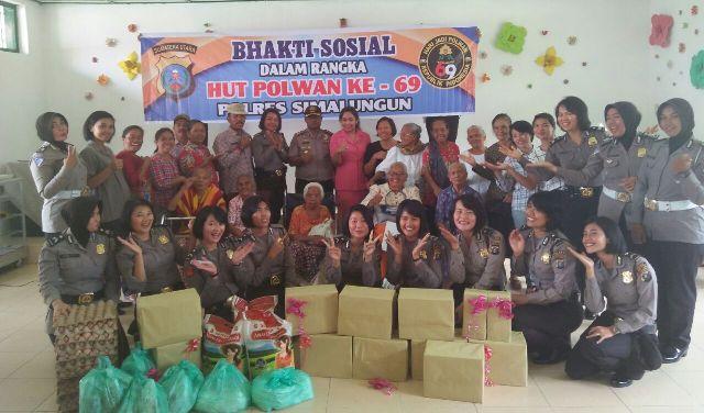 Bhayangkari Cabang Simalungun Bersama Polwan Polres Simalungun Kunjungi Panti Eben Ezer Sinaksak