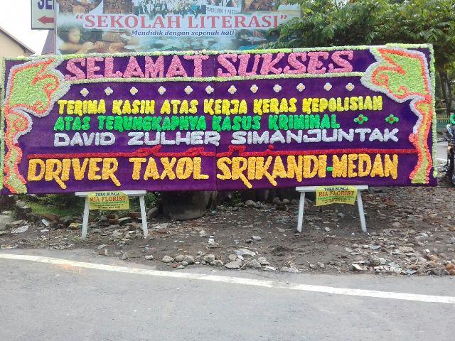 Sukses Ungkap Kasus Begal, Driver Online Kota Medan Kirimkan Papan Bunga di Mapolrestabes Medan