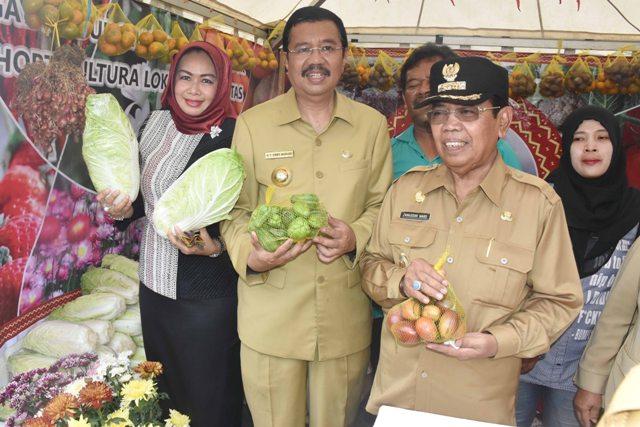 Buka Pekan Pasar Petani Provsu 2017, Gubsu Dorong Produk Unggulan Hortikultura Sumut Tembus Pasar Global
