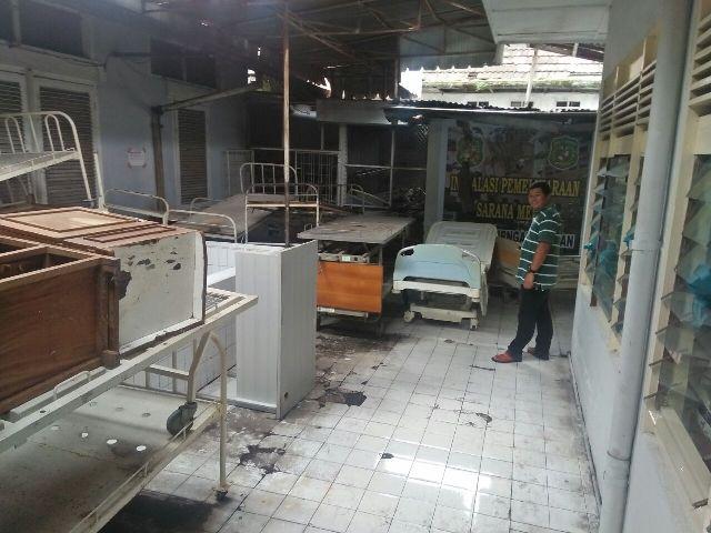Barang Tak Terurus, Ruangan Instalasi Pemeliharaan Sarana Medis RSUD dr Pirngadi Menyeramkan
