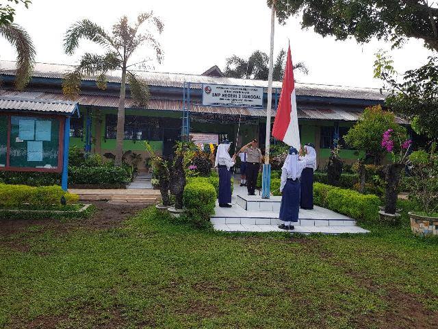 Giat Police Goes To School, Polsek Kutalimbaru Sambangi SMPN 3 Namorube Julu
