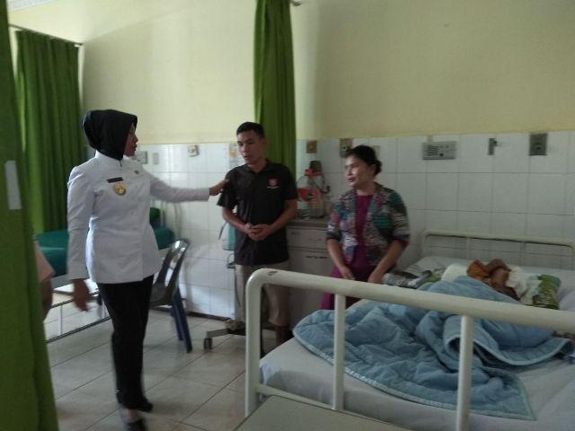 Wagubsu Kunjungi Raja Pratama Siregar, Anak Penderita Tumor Angiofibroma di RSUP H Adam Malik