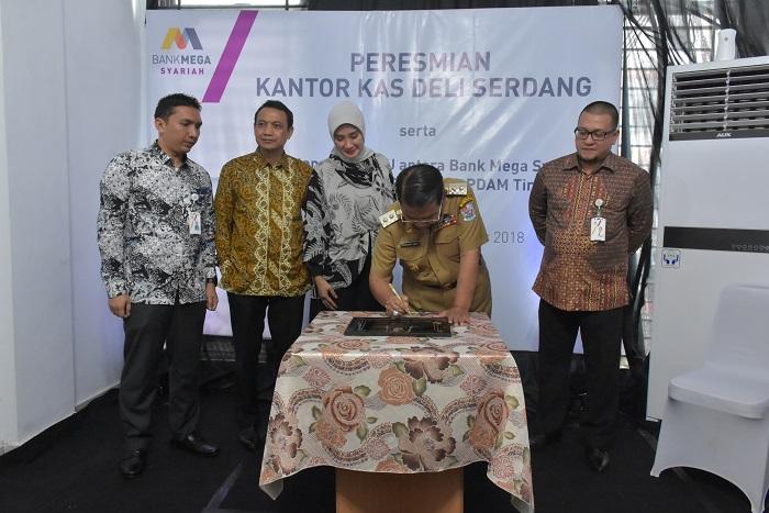 Wakil Bupati Resmikan Kantor Kas Deli Serdang PT Bank Mega Syariah