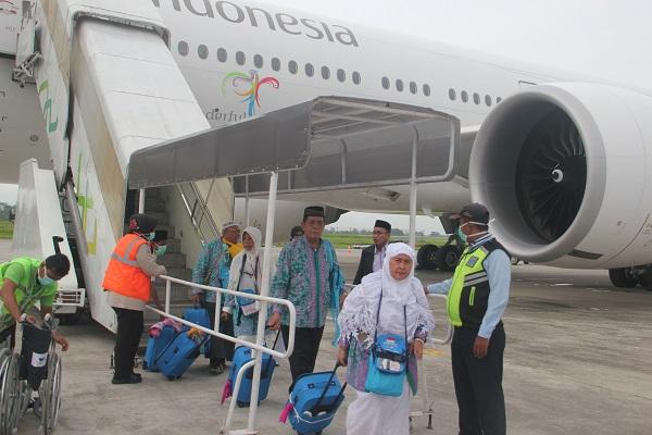 393 Jemaah Haji Kloter 11/MES Debarkasi Medan Tiba di Tanah Air