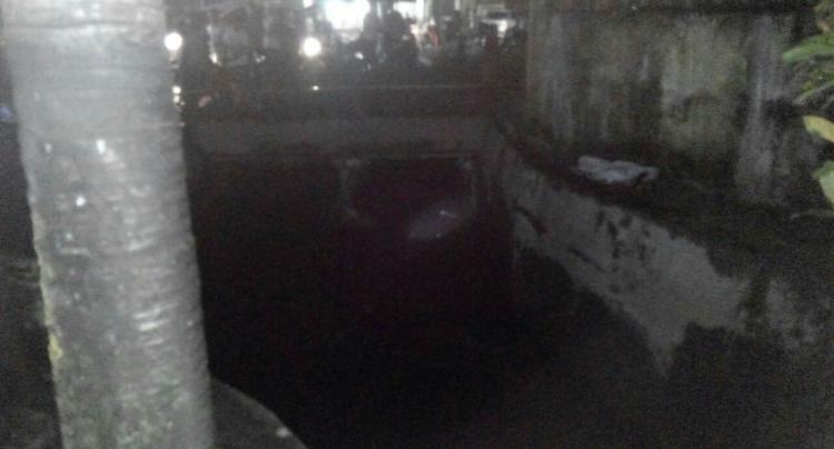 Diduga Tergelincir, Pria 52 Tahun Hanyut di Parit Besar