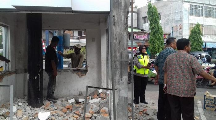 Pos Lantas di Simpang Sei Sekambing Medan Dirobohkan Polsek dan Muspika Medan Helvetia