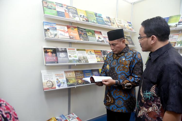 Gubernur Edy Rahmayadi: Harus Dicarikan Solusi Mahalnya Harga Buku