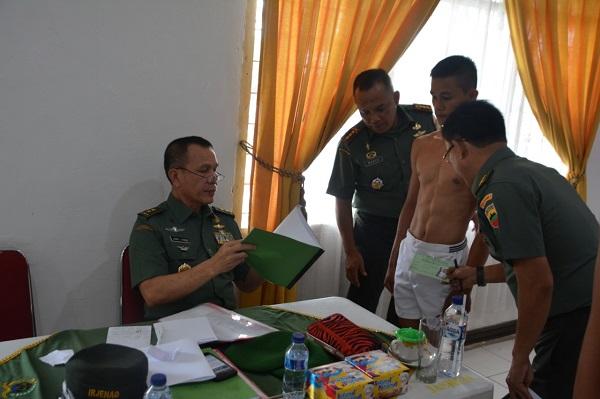Mayor Jenderal TNI Johny Lumban Tobing Cek Sidang Parade Secaba PK TNI-AD di Makorem 022/PT
