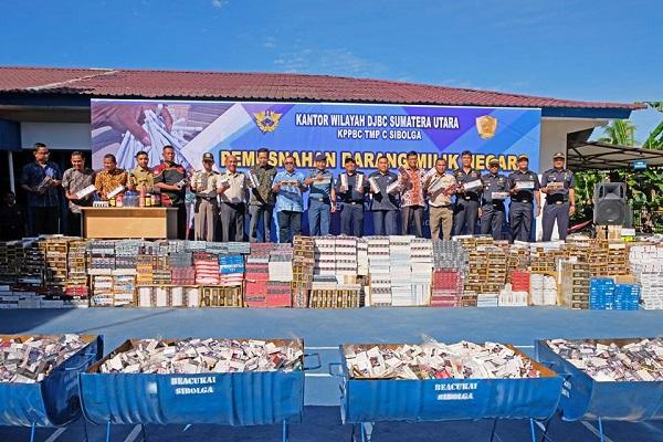 Bea Cukai Sibolga Musnahkan Jutaan Batang Rokok dan Ratusan Botol Miras Ilegal Dimusnahkan Bea Cukai Sibolga