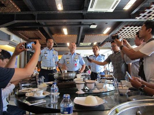 Biaya Gratis, Kendaraan yang Lewat Jalan Lanud Soewondo Polonia Harus Pasang Stiker