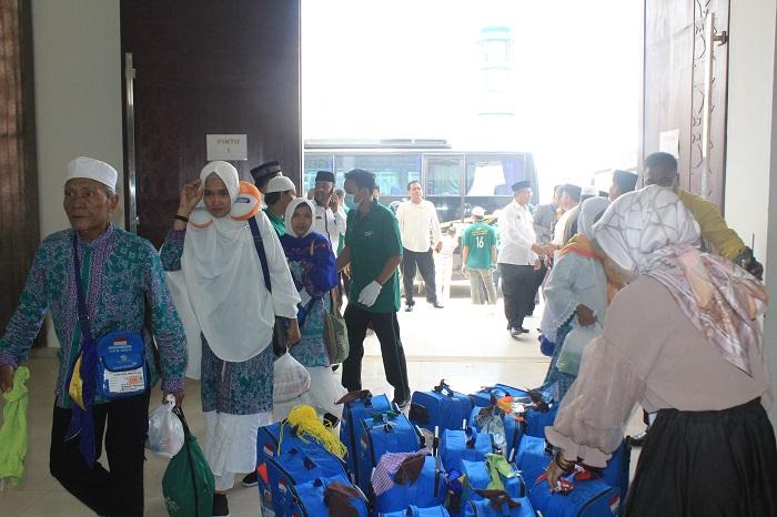 Kloter Terakhir Tiba di Bandara Kualanamu, Tercatat 18 Jemaah Haji Wafat, 1 Belum Kembali