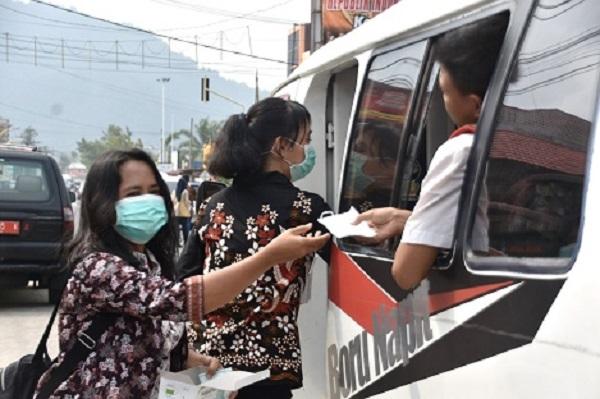 Antisipasi Kabut Asap, Bupati Tapteng Instruksikan Dinas Kesehatan Bagikan Masker Gratis ke Masyarakat