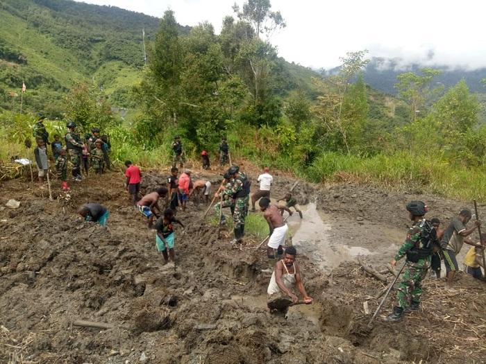 Satgas Pamtas RI-PNG Yonif Raider 514 Bangun Kolam Ikan di Distrik Yambi