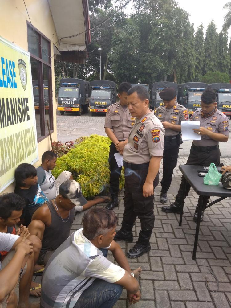 Berusaha Kabur Saat Hendak Ditangkap, Bandar Narkoba Tabur Uang di Jalan