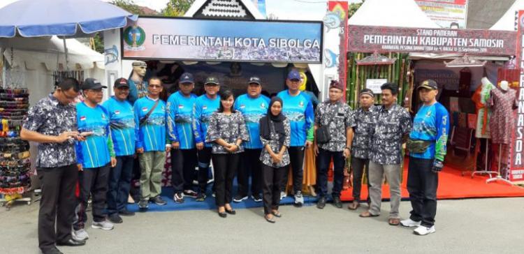 Kunjungi Stand Karnaval Danau Toba, Wali Kota Sibolga Pelajari Selera Pasar