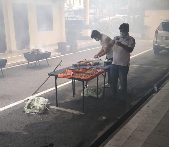 Satuan Narkoba Polrestabes Medan Musnahkan Daun Ganja Kering