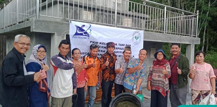 Dosen Unimed Latih Petani Aek Sipitudai Sianjurmulamula Olah Limbah jadi Pupuk