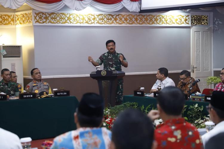 Panglima TNI Pimpin Rakor Penanggulangan dan Pencegahan Karhutla di Riau