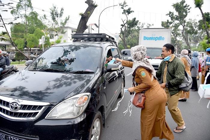 TP PKK dan Dinas PPPA Pemprov Sumut Bagikan Masker kepada Masyarakat