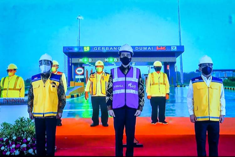 Resmikan Tol Pekanbaru-Dumai, Presiden Berharap Tingkatkan Konektivitas Pelabuhan dan Industri