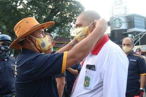Pjs Walikota Medan Bersama IKAPTK Medan Bagi-bagi Masker Pada Warga