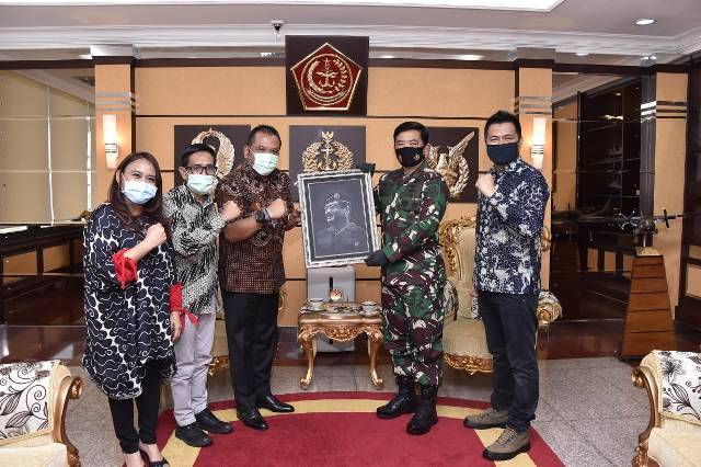 Panglima TNI Terima Penghargaan Positive News Maker Tahun 2019