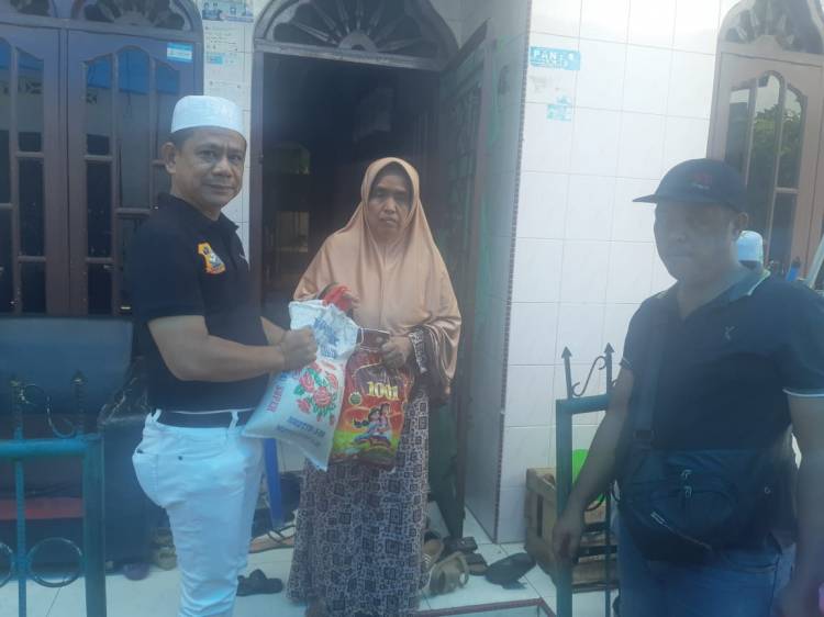 Melayat Ke Rumah Duka, Ketua Pewarta  Berikan Santunan Kepada Keluarga Almarhum Zulkifli