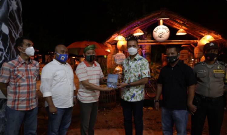 Apresiasi Giat Literasi Kafe Baca di Desa Denai Lama, Musa Rajekshah Harapkan Masyarakat Mampu Kembangkan Potensi Desa