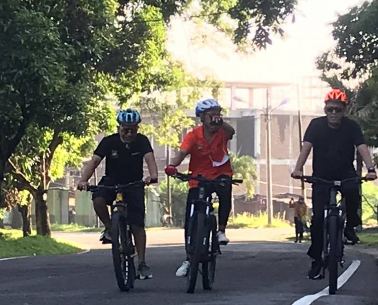 Tingkatkan Kebugaran, Para Jurnalis Kembali Gowes Keliling Kota Medan