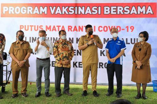 Bobby Nasution Tinjau Vaksinasi bagi Tenaga Kerja, Perbanyak Sentra Vaksin di Kelurahan