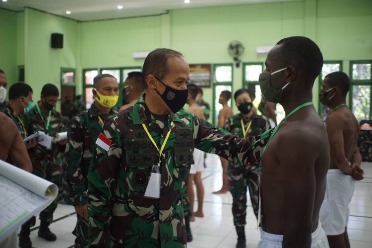  Pangdam XVII/Cenderawasih Pimpin Sidang Parade Calon Bintara PK TA 2021
