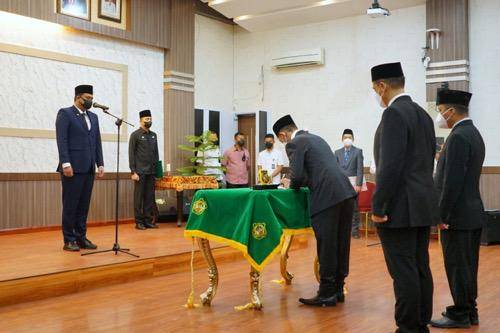 Bobby Nasution Lantik 12 Direksi BUMD, Ambil Sumpah Janji Pejabat PUD