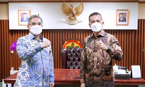 Wagub Sumut Musa Rajekshah Terima Penghargaan Lencana Adhi Bhakti Tani Nelayan