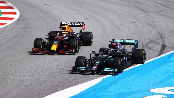  F1 2021: Ketatnya Persaingan Hamilton-Verstappen Bisa Berujung Crash Lagi