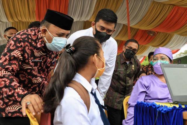 Bobby Nasution Tinjau Vaksinasi Bagi Pelajar SMP se-Kota Medan