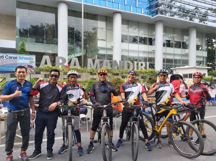 Gowes Jurnalis Sumut Bersepeda Kelilingi Jalan di Kota Medan
