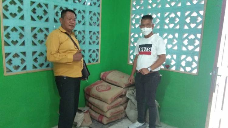 Ketua Pewarta Kirim Bantuan Semen dan Keramik ke Musholla Al Ikhlas di Jalan Wahidin