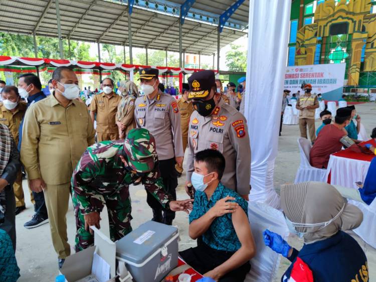 Kodam I BB, Polda dan Pemprov Sumut Gelar Vaksinasi Merdeka Serentak di Pesantren