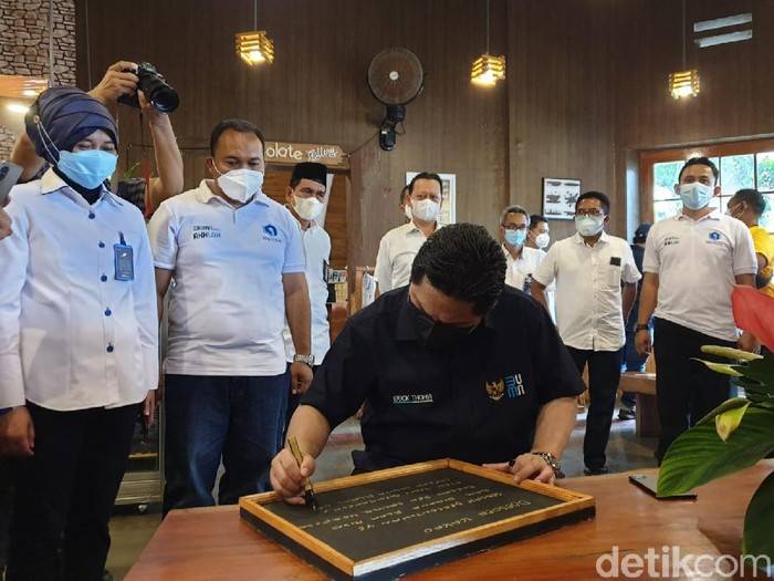 Menteri BUMN Dorong PTPN XII Percantik Wisata Doesoen Kakao Banyuwangi