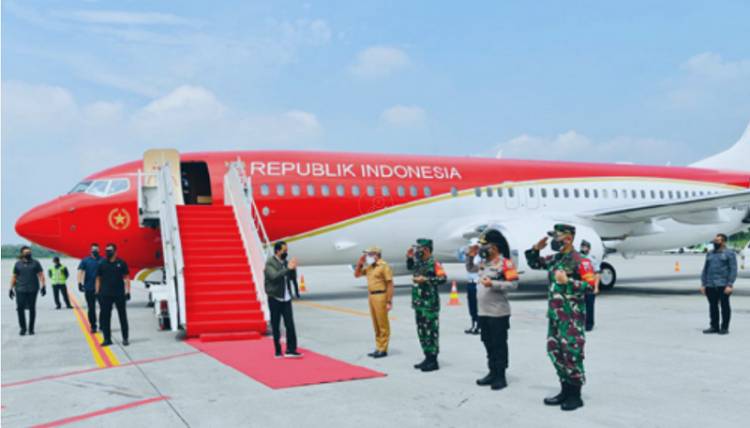 Presiden Jokowi Tiba di Bandara Kualanamu, Disambut Gubernur Sumut Edy Rahmayadi
