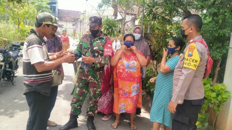 Komsos Bertajuk Sosialiasi Prokes di Koramil Deket