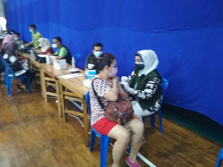 Polsek Medan Area dan Yayasan Angsa Pura Gelar Vaksinasi Dosis I untuk Warga di Jalan AR Hakim