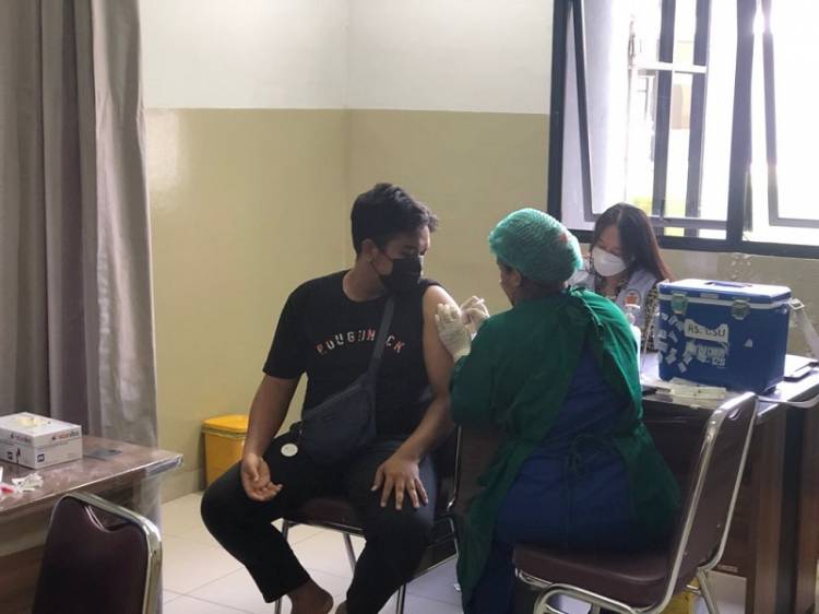 Polsek Medan Baru dan Universitas Sumatera Utara Gelar Vaksinasi 1.000 Dosis Tahap I