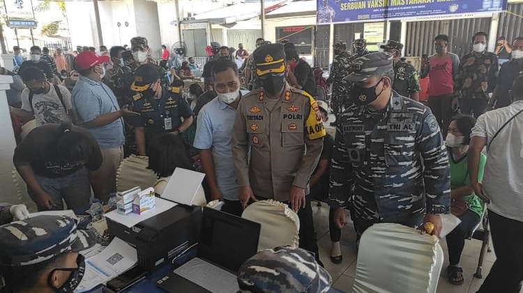 TNI AL Lanal TBA Terpadu dengan Polresta Tanjungbalai Suntikan 2.000 vaksin di Pelabuhan Pelindo Teluk Nibung
