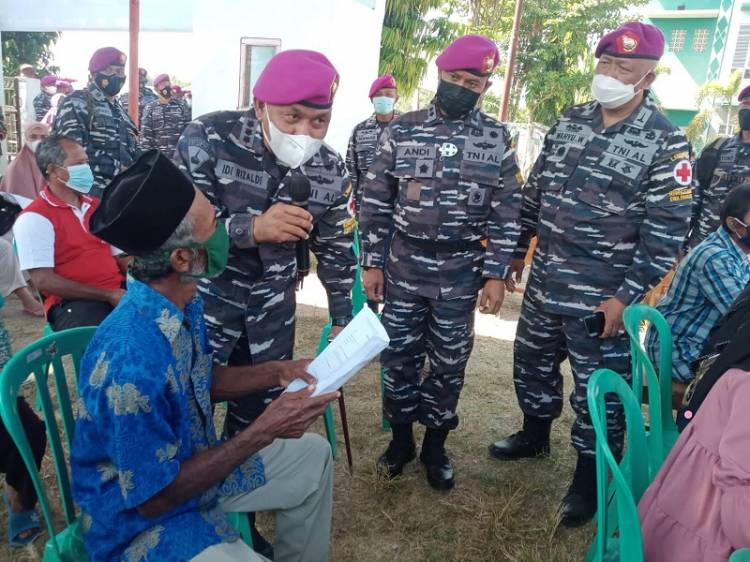 Peringati HUT Ke-76 TNI AL, Korps Marinir Lancarkan Serbuan Vaksin di Ponpes Madiun